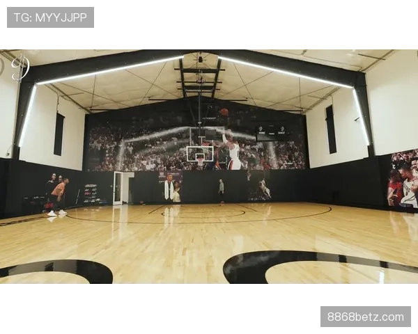 利拉德休赛期天天五点起床练投篮，老婆说他梦里都在喊“挡拆”