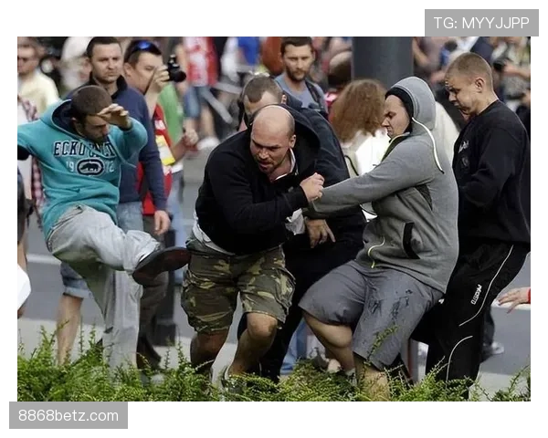 场外暴力行为如何影响足球判罚与比赛纪律？规则全解析