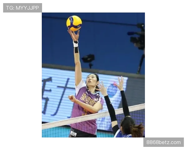 彭帅赛后出街，笑容像隔壁大姐，手腕那块表把我拉回现实想问价